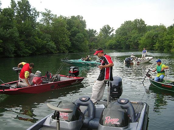 'Open carnassiers Agathois 2005 : dpart des bateaux