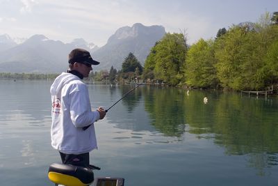 Pêche du brochet sur le lac d'Annecy